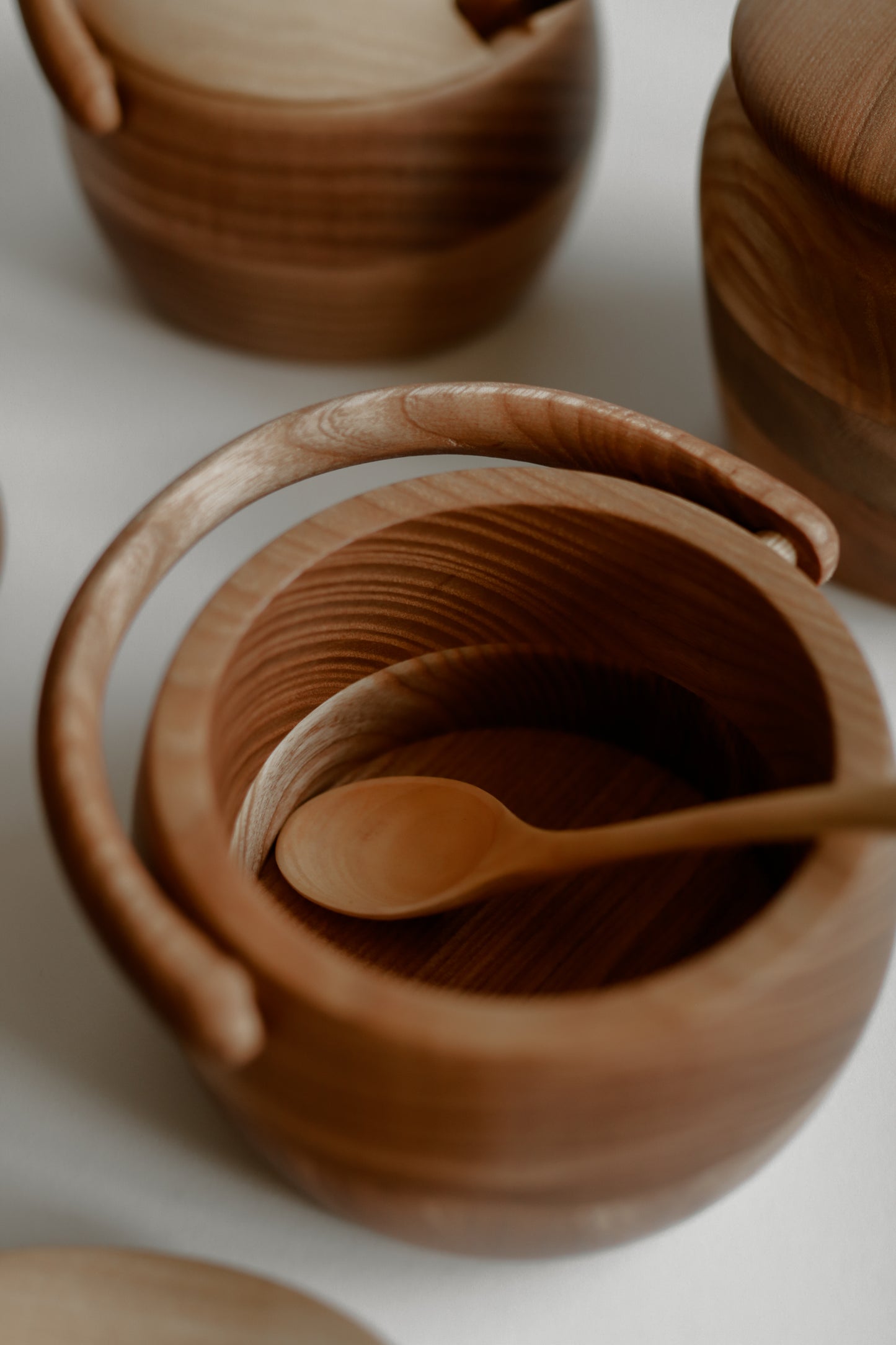 Cukura/sāls trauks, dizains ar rokturīti