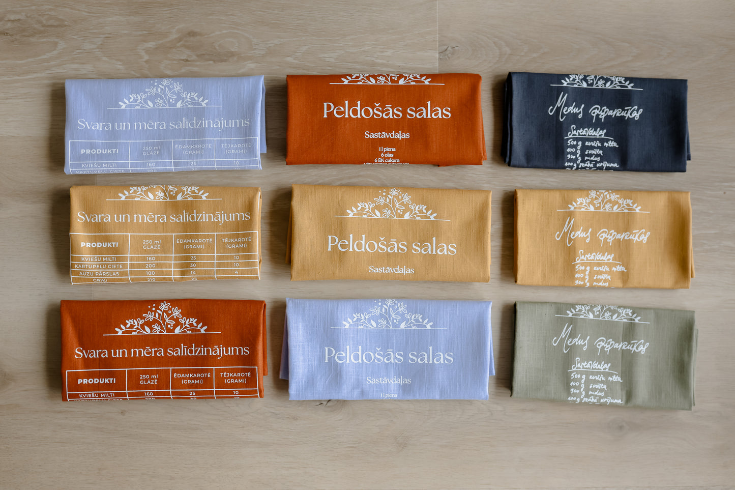 Recepšu grāmata un lina dvielītis